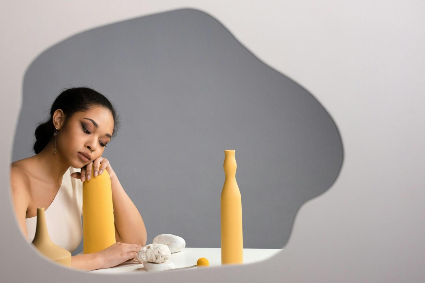 Professionelle Augenbrauen-Behandlung in modernem Studio